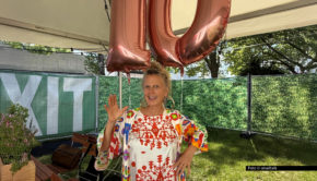 Am 5. Juli, feiert die „Starnacht am Wörthersee“ ihr 25-jähriges Jubiläum. Durch die große Sommer-Show führen wie gewohnt Barbara Schöneberger und Hans Sigl. Für Schöneberger ist es diesmal sogar doppelt besonders, denn sie steht bereits seit zehn Jahren für die „Starnacht“ auf der Bühne. Foto © smalltalk