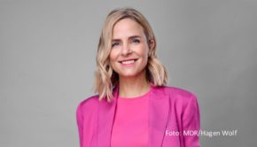 Eine Spezialausgabe des Magazins „MDR um 4“ läuft am 21. November im MDR Fernsehen und der ARD-Mediathek. Moderatorin Stephanie Müller-Spirra ist live vor Ort in Chemnitz, das von der Europäischen Union für 2025 zu einer von drei Kulturhauptstädten ernannt wurde. (Foto: MDR/Hagen Wolf)