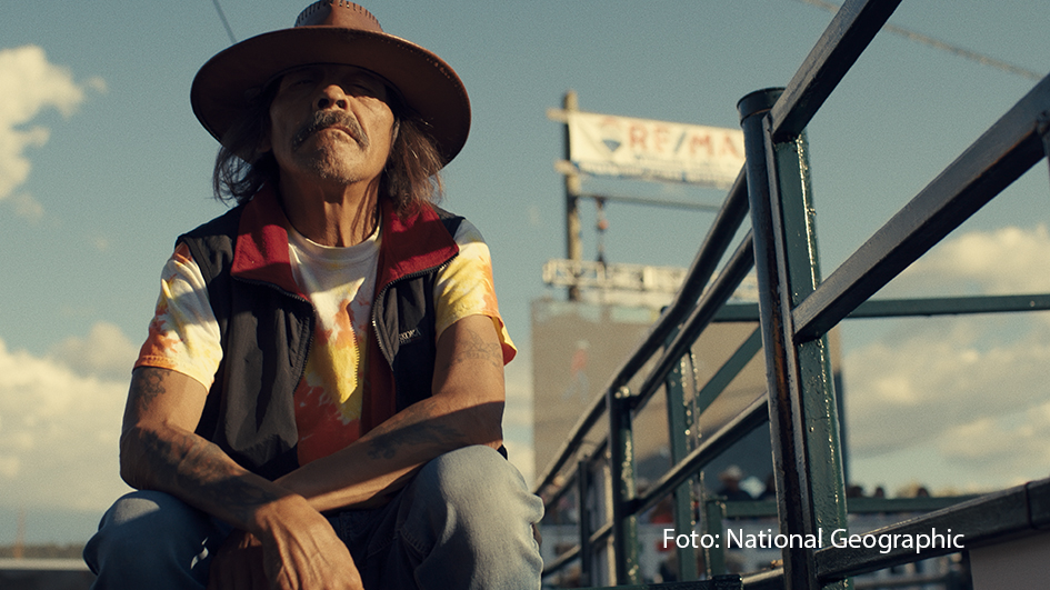 Die Dokumentation „Sugarcane – Der Wahrheit auf der Spur“ läuft 13. Dezember um 21:00 Uhr auf National Geographic in deutscher Erstausstrahlung. Der Film beleuchtet die Misshandlungen indigener Kinder in kanadischen Internatsschulen und zeigt den Mut der Menschen, die sich dieser traumatischen Vergangenheit stellen. (Foto: National Geographic)