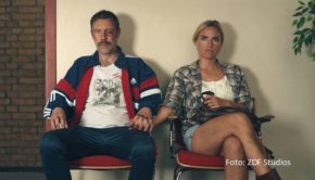 In der dänischen Krimi-Miniserie „Suplex“ um einen Mord am Rande eines großen Ringerturniers in einer Kleinstadt, spielen Jakob Cedergren und Josephine Park die Hauptrollen. Die weltweiten Vertriebsrechte an dem Vierteiler außerhalb Skandinaviens hat nun ZDF Studios übernommen. (Foto: ZDF Studios)