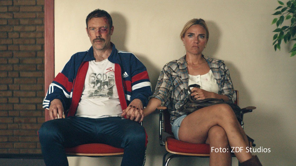 In der dänischen Krimi-Miniserie „Suplex“ um einen Mord am Rande eines großen Ringerturniers in einer Kleinstadt, spielen Jakob Cedergren und Josephine Park die Hauptrollen. Die weltweiten Vertriebsrechte an dem Vierteiler außerhalb Skandinaviens hat nun ZDF Studios übernommen. (Foto: ZDF Studios)
