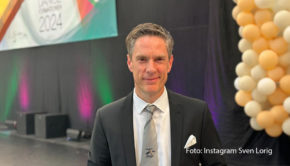 Während der ersten Spieltage der Fußball-EM fand am vergangenen Wochenende im sächsischen Wilsdruff die Deutsche Meisterschaft im Formationstanz Jazz-Modern-Contemporary statt. Moderator Sven Lorig führte als Turnierleiter durch den Wettkampf. (Foto: Instagram/Sven Lorig)