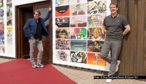 Der Düsseldorfer Kunstexperte Dirk Geuer und Nico Overkott, Geschäftsführer des artstar Verlags, eröffneten am Wochenende die von ihnen ausgerichtete Sylt Art Fair 2025. Bis einschließlich 14. September sind dort u.a. Arbeiten von Ai Weiwei, Damien Hirst, Jörg Immendorff und Gerhard Richter zu sehen.Foto_Sina-Gerhard_Geuer-Geuer-Art