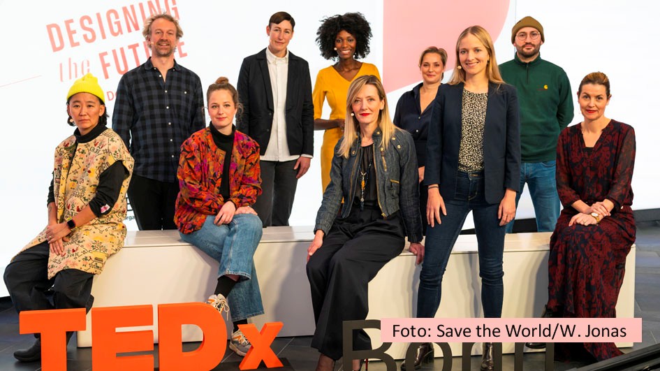 Unter dem Motto „Designing the Future“ diskutierten Expertinnen und Experten am 13. Dezember bei der Konferenz TEDx Bonn über ihre Konzepte einer nachhaltigen Zukunft. TV-Moderatorin Liz Shoo führte durch die vom Verein Save the World organisierte Veranstaltung. (Foto: Save the World/W. Jonas)