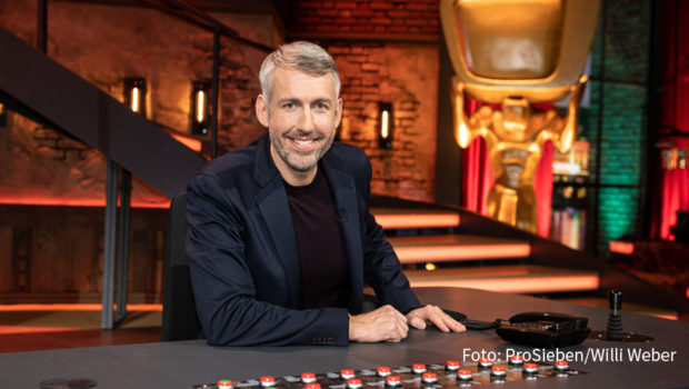Kabarettist Sebastian Pufpaff ist der neue Moderator von „TV total“. Die Show feiert am heutigen 10. November ihr Comeback bei ProSieben und ist dort künftig jeden Mittwoch in der Primetime bei zu sehen. (Foto: ProSieben/Willi Weber)