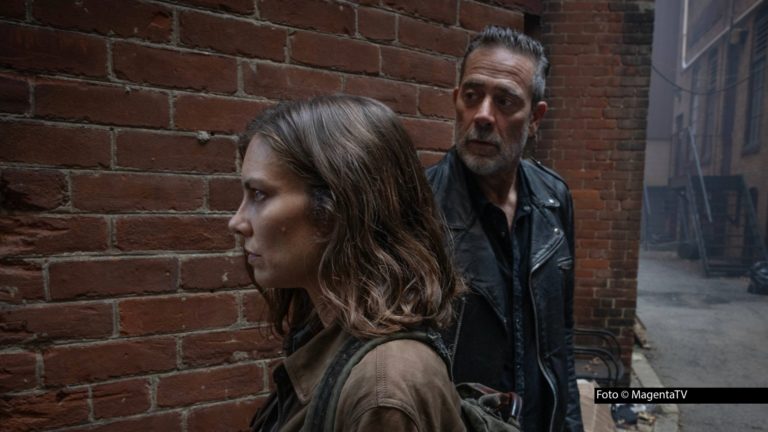 Neues aus dem „The Walking Dead“-Universum gibt’s diesen Sommer mit frischen Folgen des Spin-offs „Dead City“. MagentaTV zeigt die dritte Staffel zeitgleich zur US-Premiere bei AMC. Jeffrey Dean Morgan und Lauren Cohan übernehmen erneut die Hauptrollen. Foto © MagentaTV
