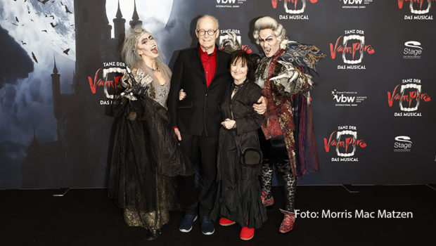 Das Kultmusical „Tanz der Vampire“ ist zurück in Hamburg. Am 12. November feierte das Stück von Michael Kunze und Jim Steinman seine Premiere in der Hansestadt. Mit dabei waren um die 1.000 Gäste, die das Comeback des Musicals zelebrierten. (Foto: Morris Mac Matzen)