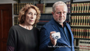 Adele Neuhauser und Harald Krassnitzer sind am 2. Oktober wieder als österreichisches Ermittler-Duo im „Tatort“ im Ersten zu sehen. Zwei Tage zuvor gastieren die beiden in der aktuellen Ausgabe der Radio Bremen-Talkshow „3nach9“. Ebenfalls dabei sind u.a. Wigald Boning und Leeroy Matata. (Foto: ARD Degeto/ORF/Film 27/Hubert Mican)