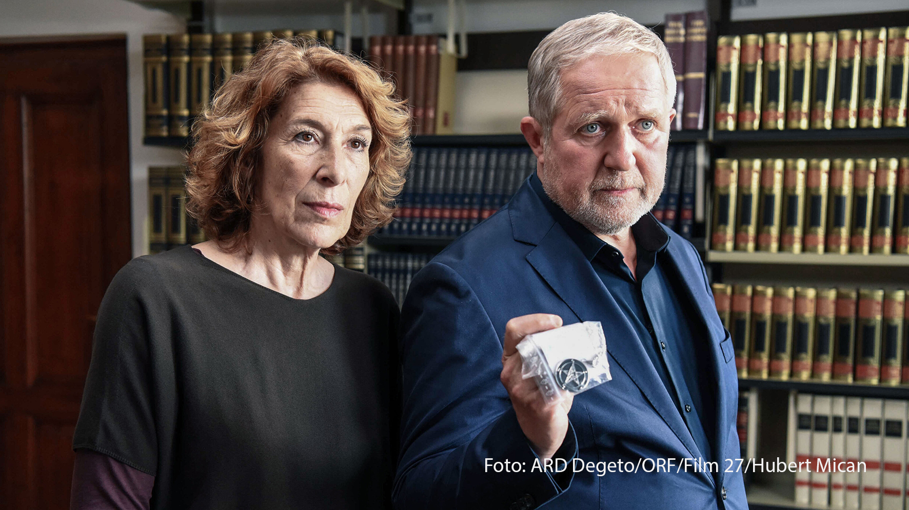 Adele Neuhauser und Harald Krassnitzer sind am 2. Oktober wieder als österreichisches Ermittler-Duo im „Tatort“ im Ersten zu sehen. Zwei Tage zuvor gastieren die beiden in der aktuellen Ausgabe der Radio Bremen-Talkshow „3nach9“. Ebenfalls dabei sind u.a. Wigald Boning und Leeroy Matata. (Foto: ARD Degeto/ORF/Film 27/Hubert Mican)