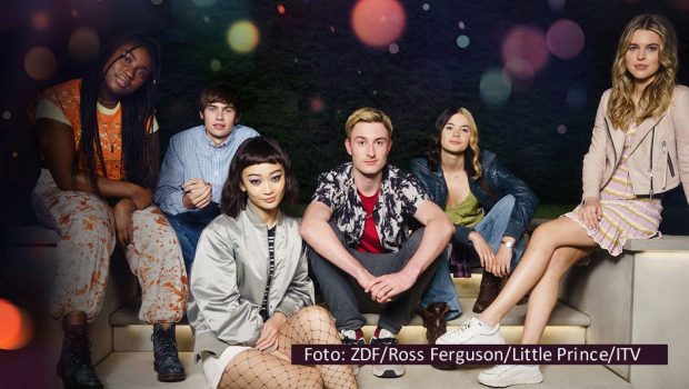 Die englische Drama-Serie „Tell me everything“, die am 18. November auf ZDFneo zu sehen ist, handelt von sechs Teenagern in einer Kleinstadt bei London. Im Mittelpunkt steht der von Eden H. Davies gespielte Jonny, der seine psychischen Probleme sogar vor seinen besten Freunden verheimlicht. (Foto: ZDF/Ross Ferguson/Little Prince/ITV)