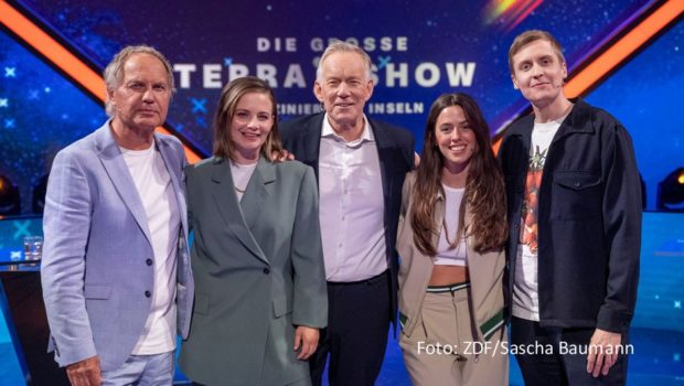 In einer neuen Ausgabe von „Die große Terra X-Show“ im ZDF tritt das Schauspieler-Duo Uwe Ochsenknecht und Jasna Fritzi Bauer gegen die Sängerin Vanessa Mai und den Kabarettisten Till Reiners an. Gastgeber am 10. April ist wieder Johannes B. Kerner. (Foto: ZDF/Sascha Baumann)