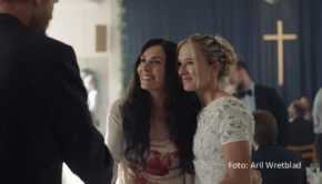 Die schwedische True-Crime-Serie „The Congregation“ um eine junge Frau, die in den Bann einer Sekte gerät, feiert am 1. April ihre Deutschlandpremiere bei MagentaTV. Hauptrollen in dem Sechsteiler spielen u.a. Alba August und Aliette Opheim. (Foto: Aril Wretblad)