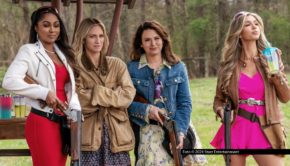 In der Dramaserie „The Hunting Wives“ spielt Brittany Snow eine Frau, die nach ihrem Umzug nach Texas in eine ebenso wohlhabende wie gefährliche Clique gerät. MagentaTV zeigt die erste Staffel der Serie ab dem 2. Oktober exklusiv in Deutschland. Foto © 2024 Starz Entertainment
