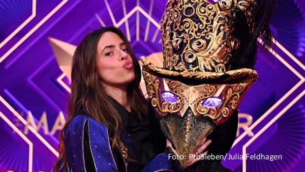 Einen einmaligen Auftritt als „Mysterium“ absolvierte Vanessa Mai in der ProSieben-Show „The Masked Singer“. Vor der Sängerin, die mit Beyoncés aktuellem Hit „Texas Hold 'Em“ auftrat, hatten die jede Woche neu vergebene Maske bereits Stefanie Heinzmann, Giovanni Zarrella und Rolando Villazón getragen. (Foto: ProSieben/Julia Feldhagen)