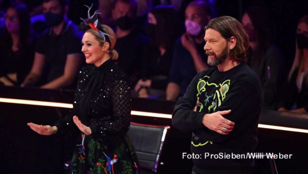 Das Stamm-Rateteam Ruth Moschner und Rea Garvey ist am 23. April zum vorerst letzten Mal bei „The Masked Singer“ gefordert. ProSieben strahlt das große Finale von Staffel 6 der Musikshow aus. Vier verbliebene Promis im Kostüm konkurrieren um den Sieg. (Foto: ProSieben/Willi Weber)