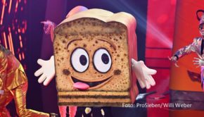 Mit acht kostümierten Promis, darunter auch der „Toast“, geht’s in der neuen Staffel der ProSieben-Show „The Masked Singer“ am 8. April in die zweite Runde. Im Rateteam erhalten Ruth Moschner und Rea Garvey diesmal Unterstützung von Comedian und Schauspieler Rick Kavanian. (Foto: ProSieben/Willi Weber)