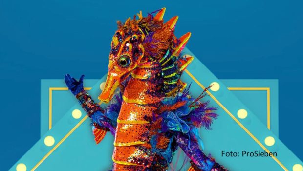 Im Vorfeld der achten Staffel von „The Masked Singer“, die am 1. April startet, stellte ProSieben jetzt das „Seepferdchen“ als ersten Charakter vor. Unter der farbenfrohen Maske soll sich laut Ankündigung ein „richtiger Superstar“ verbergen. (Foto: ProSieben)