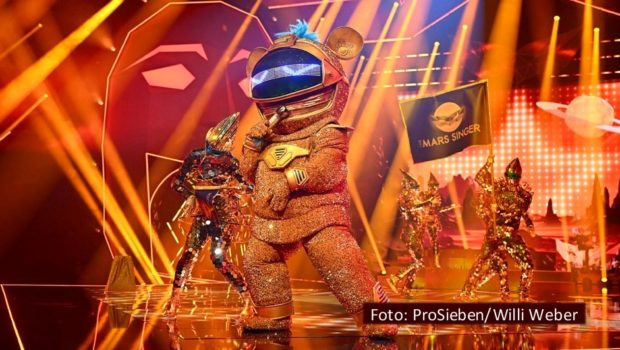 Seit der zweiten Staffelfolge ist auch die „Marsmaus“ bei „The Masked Singer“ am Start. Am 2. Dezember bekommt das Stamm-Rateteam Ruth Moschner und Álvaro Soler in der ProSieben-Show gleich doppelte Unterstützung. Zu Gast sind Alec Völkel und Sascha Vollmer von The BossHoss. (Foto: ProSieben/Willi Weber)