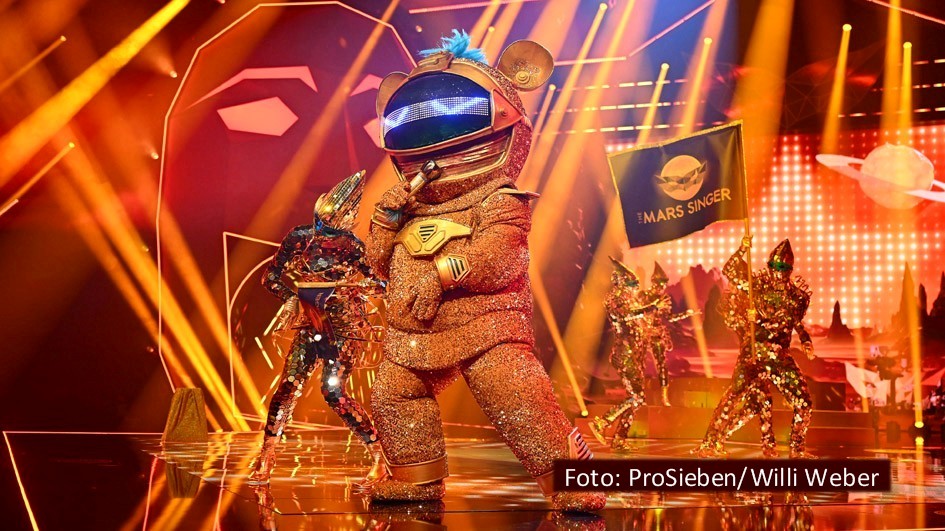 Seit der zweiten Staffelfolge ist auch die „Marsmaus“ bei „The Masked Singer“ am Start. Am 2. Dezember bekommt das Stamm-Rateteam Ruth Moschner und Álvaro Soler in der ProSieben-Show gleich doppelte Unterstützung. Zu Gast sind Alec Völkel und Sascha Vollmer von The BossHoss. (Foto: ProSieben/Willi Weber)