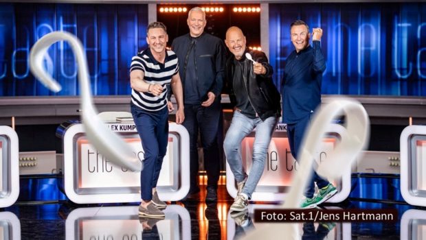 Am 25. Oktober startet „The Taste“ in eine neue Staffel in Sat.1. Zur bereits zwölften Runde des TV-Kochwettbewerbs kündigt auch Spitzenkoch Frank Rosin sein Comeback an und nimmt neben seinen Kollegen Tim Raue, Alexander Kumptner und Alexander Herrmann wieder den Platz als Coach ein. (Foto: Sat.1/Jens Hartmann)