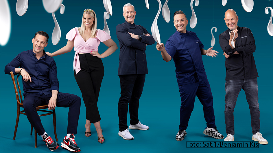 Herrschaftszeiten zur Halbzeit: Bei „The Taste“ erwartet Gastjuror Alexander Huber heute Abend bajuwarische Spezialitäten. Die Teams von Alexander Herrmann, Frank Rosin, Alexander Kumptner und Tim Raue haben wieder alle Löffel voll zu tun. (Foto: Sat.1/Benjamin Kis)