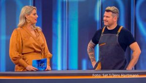 In der neuen Ausgabe der Sat.1-Show „The Taste“ begrüßt Moderatorin Angelina Kirsch gleich zwei Gastjuroren aus Köln. Zwei-Sterne-Koch Daniel Gottschlich und sein Patissier aus dem Restaurant „Ox & Klee“, Hannes Radeck, stellen den Kandidaten und Kandidaten anspruchsvolle Aufgaben. (Foto: Sat.1/Jens Hartmann)
