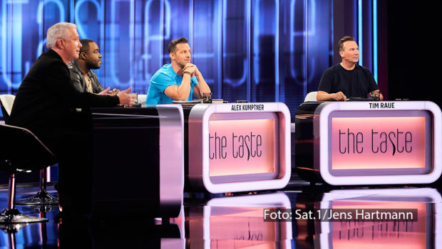 „The Taste” geht am 31. Mai auf eine kulinarische Reise von London bis nach Tirol. Gastjuror und Spitzenkoch Johannes Nuding verlangt von den Teams um die Coaches Alexander Herrmann, Nelson Müller, Alexander Kumptner und Tim Raue u.a. typisch britische Genusslöffel. (Foto: Sat.1/Jens Hartmann)