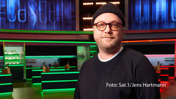 Am 7. Juni geht’s bei der Sat.1-Show „The Taste“ ins Halbfinale. Mit Gastjuror und Sternekoch Max Strohe weht ein Hauch von Hollywood durchs Studio. Es geht für die Kandidatinnen und Kandidaten darum, ausgewählte Filmklassiker kulinarisch umzusetzen. (Foto: Sat.1/Jens Hartmann)