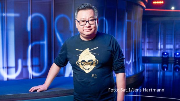 Der Münchener Koch und Gastronom Hao Jin tritt am 29. November als Gastjuror bei „The Taste“ in Sat.1. auf. Er hat einige asiatische Kulinarik-Herausforderungen für die Teams der Coaches Tim Raue, Frank Rosin, Alexander Kumptner und Alexander Herrmann parat. (Foto: Sat.1/Jens Hartmann)