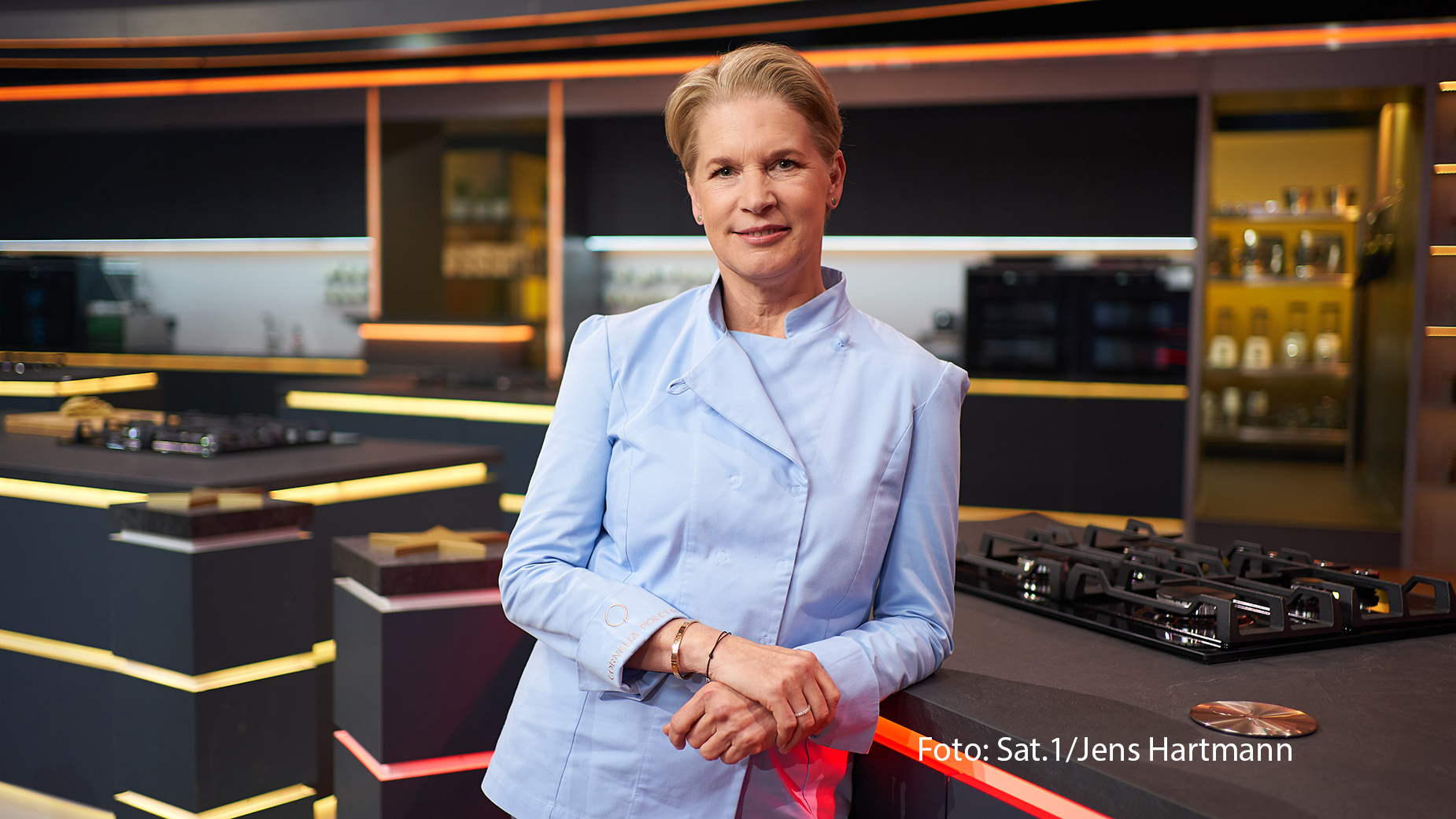 In der neuen Ausgabe von „The Taste“ werden diesmal quasi die Coaches gekocht. Mit Hilfe von Gastjurorin Cornelia Poletto sollen die Kandidatinnen und Kandidaten heute Abend einen Löffel ganz nach den Charaktereigenschaften der Kochprofis kreieren. (Foto: Sat.1/Jens Hartmann)