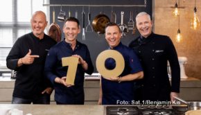 Das bewährte Coach-Quartett Frank Rosin, Alexander Kumptner, Tim Raue, Alexander Herrmann ist auch in der zehnten Staffel von „The Taste“ wieder am Start. Sat.1 strahlt die Jubiläumsrunde des beliebten Koch-Wettbewerbs ab dem 21. September aus. (Foto: Sat.1/Benjamin Kis)