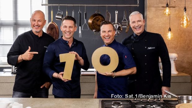 Das bewährte Coach-Quartett Frank Rosin, Alexander Kumptner, Tim Raue, Alexander Herrmann ist auch in der zehnten Staffel von „The Taste“ wieder am Start. Sat.1 strahlt die Jubiläumsrunde des beliebten Koch-Wettbewerbs ab dem 21. September aus. (Foto: Sat.1/Benjamin Kis)