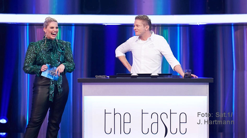 Zwei-Sterne-Koch Martin Klein stellt als Gastjuror im Halbfinale der Sat.1-Show „The Taste“ die Aufgaben für Kandidaten und Coaches. Dabei geht’s diesmal u.a. um Vanille, Schokoladen, Ameisen und Kaktusblätter. (Foto: Sat.1/Jens Hartmann)
