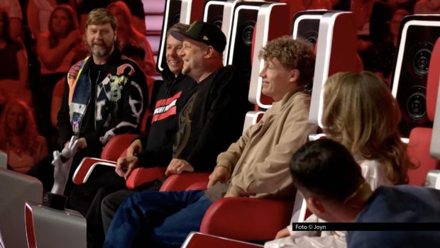 Die Battle-Runden von „The Voice of Germany“ haben begonnen. In dieser Staffel bekommen die Coaches bei ihren Entscheidungen tatkräftige Unterstützung: Tim Bendzko, Cro, Álvaro Soler und Joy Denalane nehmen jeweils in einer Folge als Gastjuroren auf den „The Voice“-Stühlen Platz. Foto © Joyn