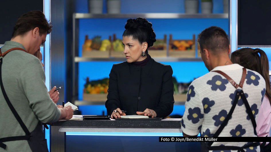 Als „The Taste“-Coach stellt sich Spitzenköchin Elif Oskan mit ihren Schützlingen am 19. November einer musikalischen Challenge. Ihr Kollege Daniel Gottschlich tritt als Gastjuror auf und fordert, dass sich die Kandidaten bei ihren kulinarischen Kreationen von Musikinstrumenten inspirieren lassen.