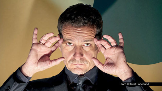 Mentalist und Körpersprachen-Experte Thorsten Havener bringt in diesem Jahr nicht nur ein neues Buch heraus, sondern feiert im September auch Premiere mit seinem Bühnenprogramm „Alles Kopfsache?“. Der Ticket-Vorverkauf für die Tournee, die in München startet, ist jetzt angelaufen. Foto © Bernt Haberland