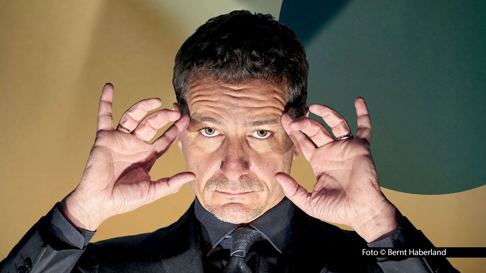 Mentalist und Körpersprachen-Experte Thorsten Havener bringt in diesem Jahr nicht nur ein neues Buch heraus, sondern feiert im September auch Premiere mit seinem Bühnenprogramm „Alles Kopfsache?“. Der Ticket-Vorverkauf für die Tournee, die in München startet, ist jetzt angelaufen. Foto © Bernt Haberland
