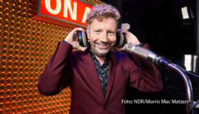 Thorsten Schorn ist der neue deutsche Kommentator beim Eurovision Song Contest. Im Mai führt er live aus Malmö durch das erste und zweite Halbfinale sowie das Finale des ESC 2024. ARD-ESC-Teamchef Andreas Gerling: „Ich bin sicher: Thorsten Schorn und ESC – das matcht.“ (Foto: NDR/Morris Mac Matzen)