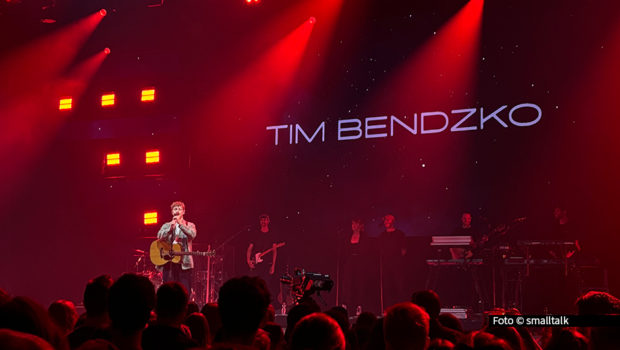 Das NDR 2 Springside Festival fand erstmals in der Lokhalle Göttingen statt und lockte zahlreiche Besucher an. Zum Line-up zählten Tim Bendzko, Bosse, Mine und die Band Jeremias, die gemeinsam mit dem Publikum die Festivalsaison einläuteten. Foto © smalltalk