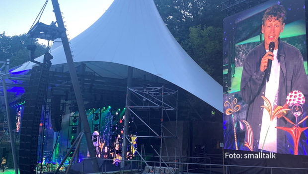 Am 9. Juli trat Peter Maffay im Rahmen seiner „We Love Rock’n‘Roll – Farewell Tour 2024“ in der Berliner Waldbühne auf. Zu den musikalischen Gästen gehörten Tim Bendzko und Johannes Oerding, die gemeinsam mit Maffay u.a. den Klassiker „Nessaja“ performten. (Foto: smalltalk)