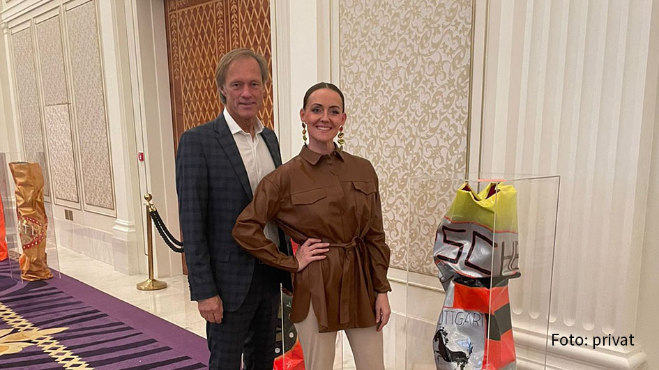 Tina Reichel stellt als einzige deutsche Künstlerin im Kontext der EXPO 2021/22 in Dubai aus. Am gestrigen Montag stand zum Auftakt das „German Technology Forum“ auf dem Programm. Moderiert wurde das Ganze von Gerhard Delling. (Foto: privat)