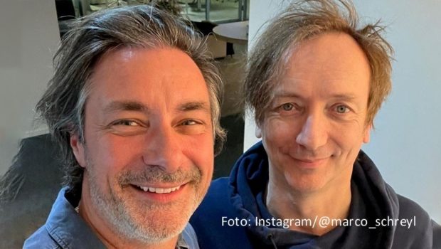 Zur jüngsten Ausgabe des Radio-Talks „Tischgespräch“ bei WDR 5 begrüßt Moderator Marco Schreyl einen Oscar-Gewinner: Pianist und Komponist Volker Bertelmann spricht über seinen Erfolg mit „Im Westen nichts Neues“, seine Kindheit und Jugend im Siegerland sowie seine aktuellen Projekte. (Foto: Instagram/marco_schreyl)