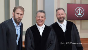 TV-Richter Ulrich Wetzel bekommt ab dem 24. April eine weitere werktäglich ausgestrahlten RTL-Nachmittagsshow. Zum Juristen-Team in „Ulrich Wetzel – Das Jugendgericht“ gehört auch der aus mehreren RTL-Formaten bekannte Rechtsanwalt Christopher Posch. (Foto RTL/Constantin)