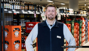 Die Doku-Reihe „Unser Supermarkt – mit Herz und Humor“ startet am 26. Mai bei RTLzwei um 16:05 Uhr in eine neue Sendewoche. Zum Auftakt muss sich Quereinsteiger Markus seiner ersten großen Herausforderung stellen: zu wenig Personal und gleichzeitig zu viel Ware.