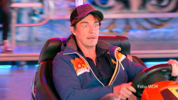 Herbstzeit ist gleich Kirmeszeit. Das findet zumindest Comedian Matze Knop am 23. September in der WDR-Sendung „Unsere Herbstgeschichten“. Bereits am 22. September begrüßt er als Talkmaster im MDR-„Riverboat“ gemeinsam mit Kim Fisher u.a. den Gedankenleser Thorsten Havener. (Foto: WDR)