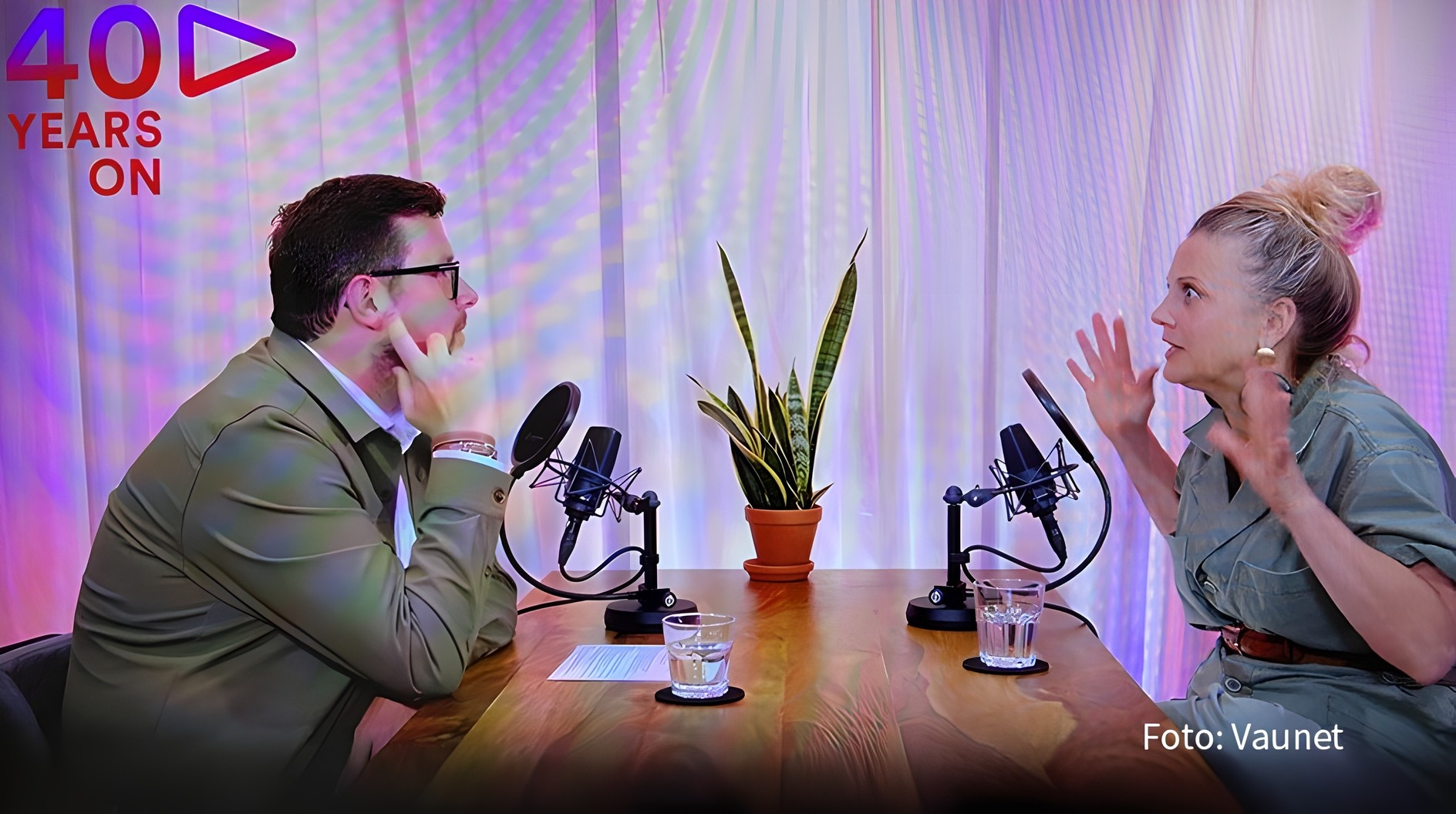 Barbara Schöneberger lässt ihre Karriere Revue passieren und spricht u.a. auch über den Erfolg ihres Radiosenders barba radio. Zu sehen und zu hören ist das launige Gespräch mit DWDL-Chef Thomas Lückerath in einem Video-Podcast des Verbands VAUNET. (Foto: Vaunet)