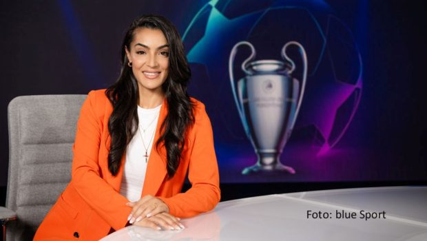 Die deutsch-italienische Sportjournalistin Valentina Maceri hat einst selbst in der Champions League gekickt. Mit Beginn der Saison 2023/24 gehört sie nun als Studiomoderatorin zum Team des führenden Schweizer Sportsenders blue Sport, das die Partien der europäischen Königsklasse begleitet. (Foto: blue sport)