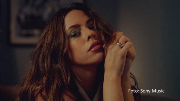 Für den 3. Mai kündigt Sony Music die Veröffentlichung von „Matrix“, dem neuen Album von Pop- und Schlagersängerin Vanessa Mai, an. Die vorab veröffentlichte Single „Limited Edition“ hat jetzt den Sprung in die Top 10 der Schlager Charts geschafft. (Foto: Sony Music)