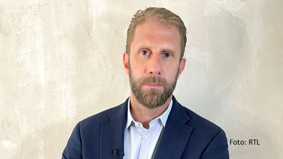 Die Doku-Soap „Verklag mich doch!“ geht ab dem 5. Februar in ein neue Staffel. Von montags bis freitags nehmen Rechtsexpertinnen und -experten wie Christopher Posch juristische Auseinandersetzungen genauer unter die Lupe. (Foto: RTL)
