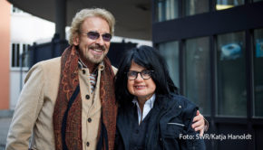 Am Ostersamstag, den 30. März gibt’s die erste Ausgabe von „Verstehen Sie Spaß?“ in diesem Jahr. Ab 20:15 Uhr präsentiert Barbara Schöneberger Spaßfilme, in denen ihren prominenten Gästen ein Streich gespielt wird. Mit dabei ist u.a. Thomas Gottschalk. Zu Schönebergers Überraschung dreht er den Spieß jedoch um. (Foto: SWR/Katja Hanoldt)